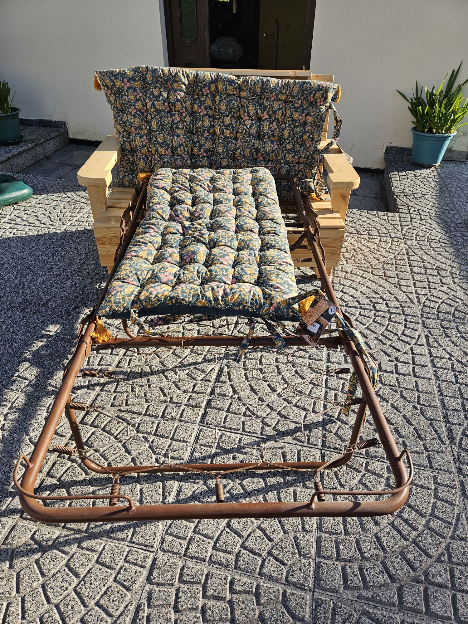 Sofa cama em madeira