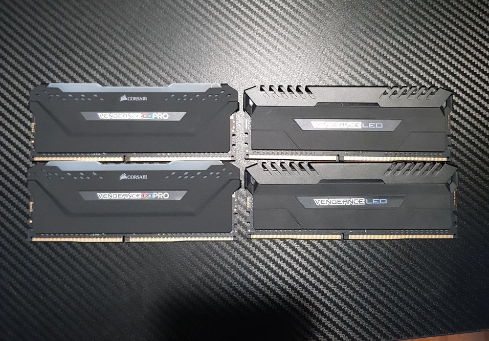 Pamięć RAM 32GB (4X8GB) Corsair Vengeance RGB+LED DDR4 3200mhz CL16