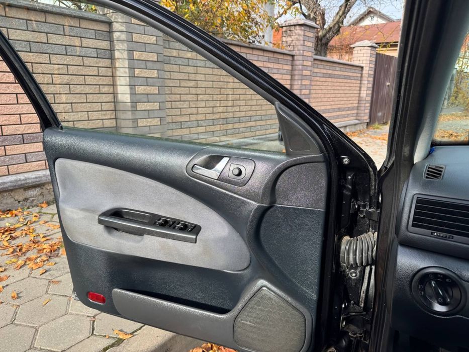 Автомобіль Skoda Octavia Tour 1.6 механіка 2007 рік 166 тис км пробіг