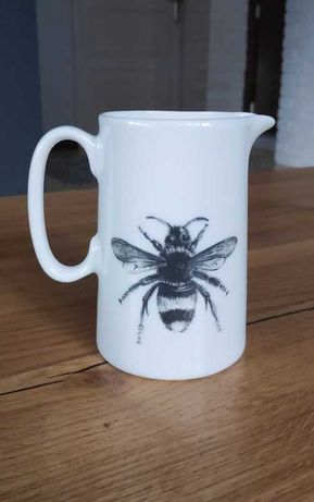 Porcelanowy dzbanek do mleka kawy pszczoła Victoria Richards designs