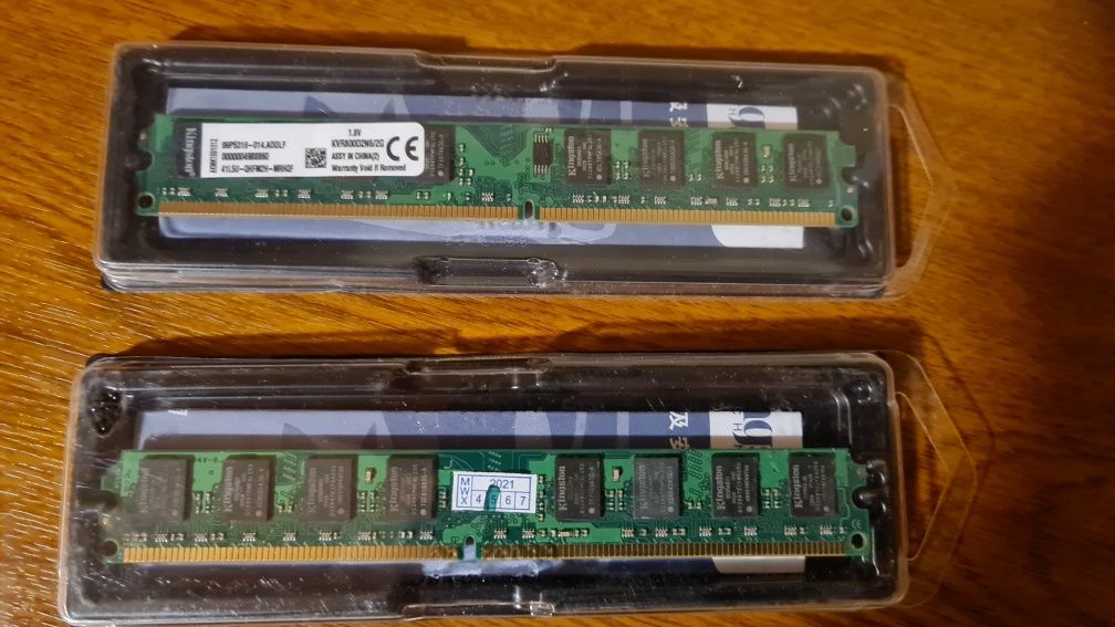 DDR3 kingstone  2Gb kvr800d2n6/2gb, 4Gb kvr13N9S8/4gb