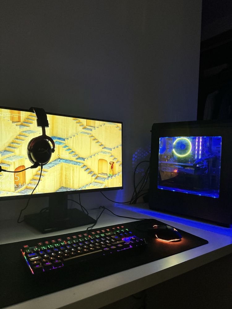 Torre gaming (c/monitor, teclado, rato)