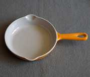 Francuska patelnia żeliwna COUSANCES  Skillet 16 cm, do indukcji
