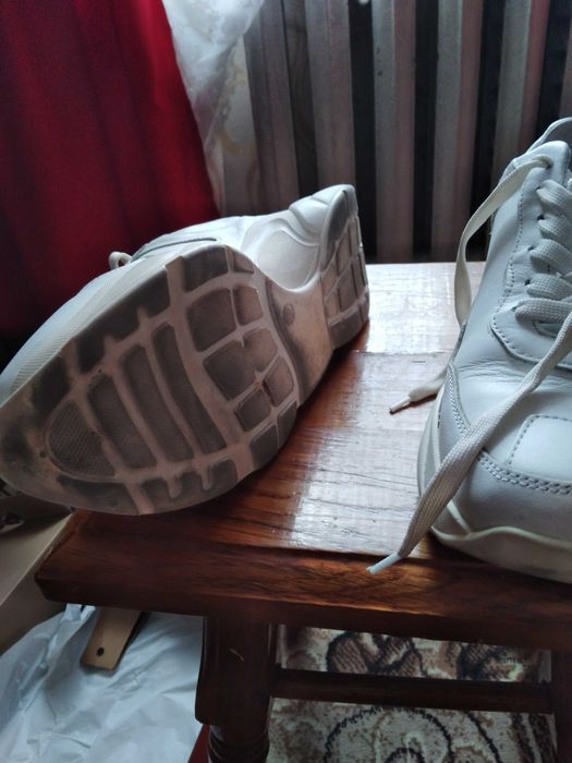 Шкіряні кросівки