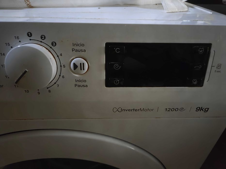 Máquina de Lavar Roupa Indesit 9kg