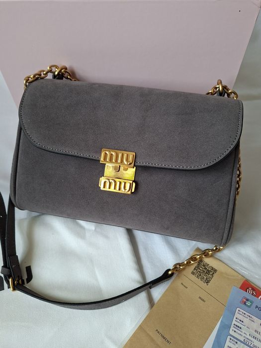 Torebka z naturalnego zamszu.