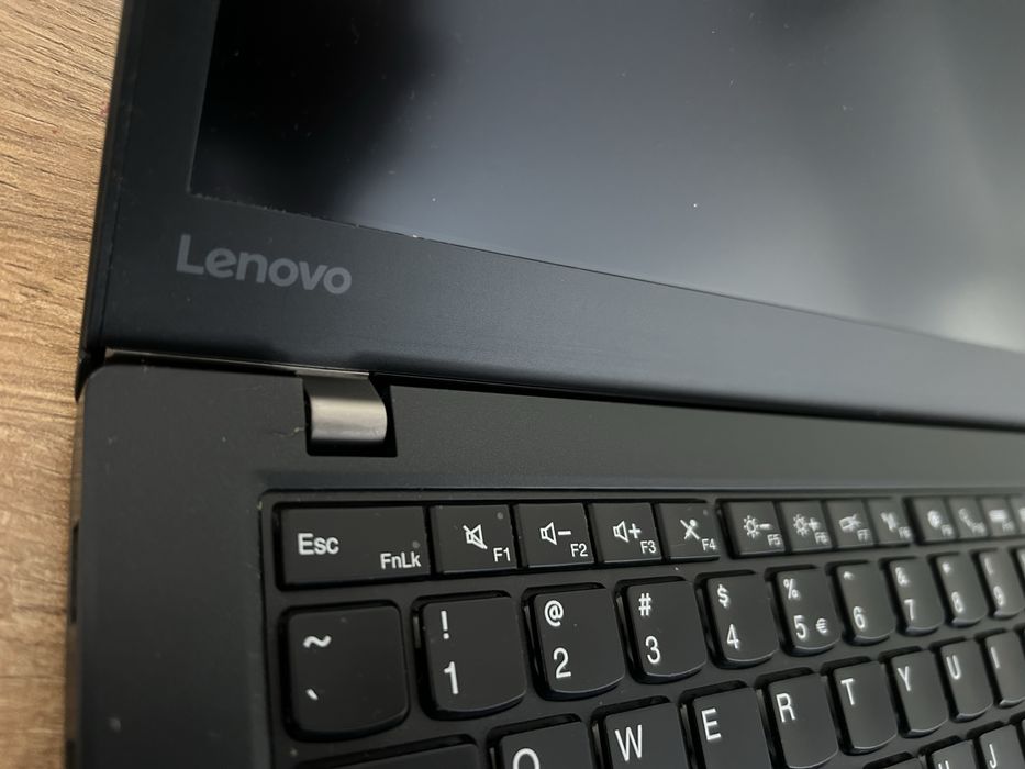Lenovo T460s - stan niemal idealny. SSD256 GB | 12 GB RAM | i5-6300U