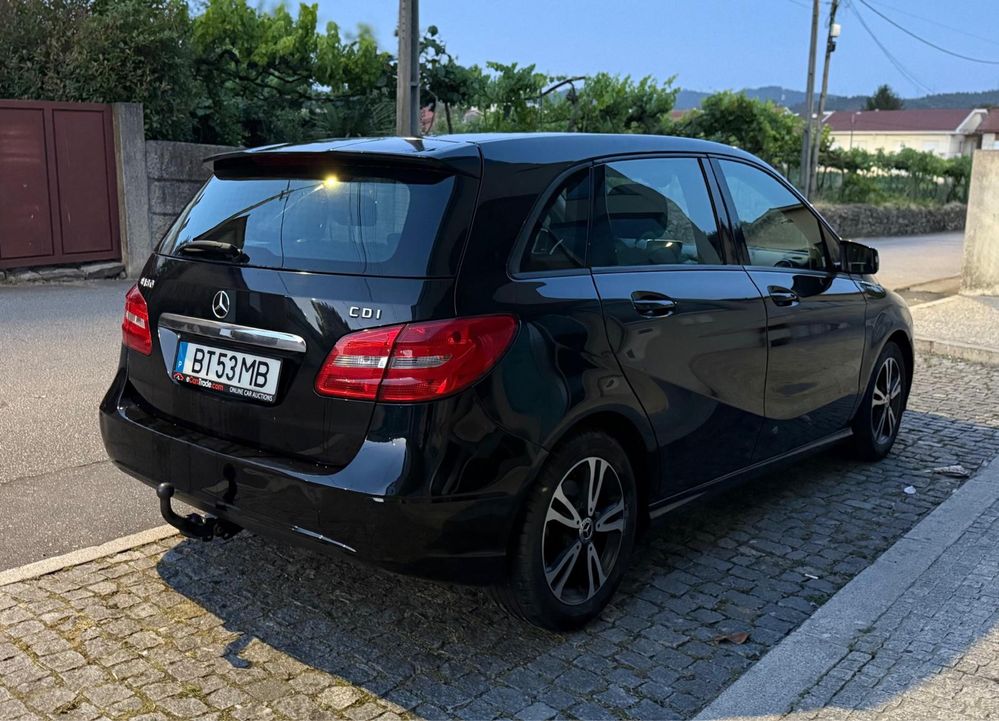 Mercedes B180 110 CV Ano 2013 ( Motor Mercedes )