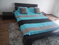 Cama de casal+estrado+colchão+mesinhas de cabeceira