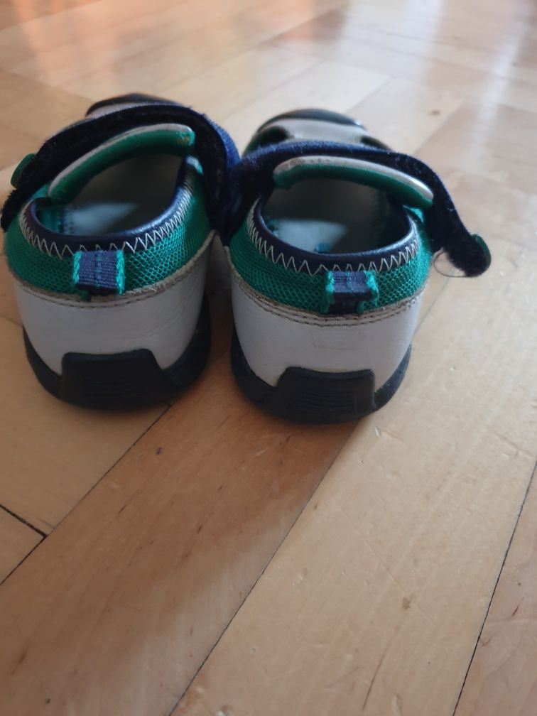 Sandałki Reebok pełne