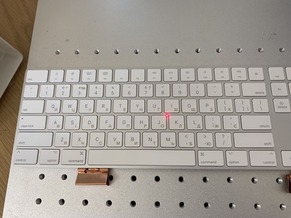 Лазерне гравіювання клавіатур українською мовою