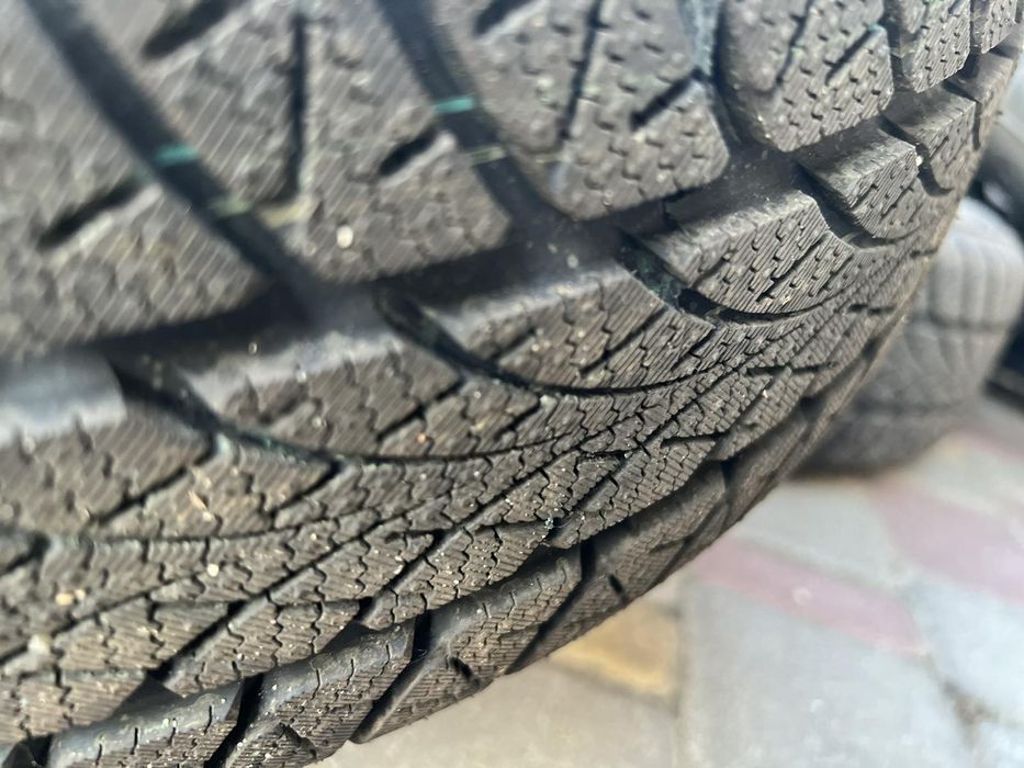 Шини з дисками (175/65/ r15) майже нові