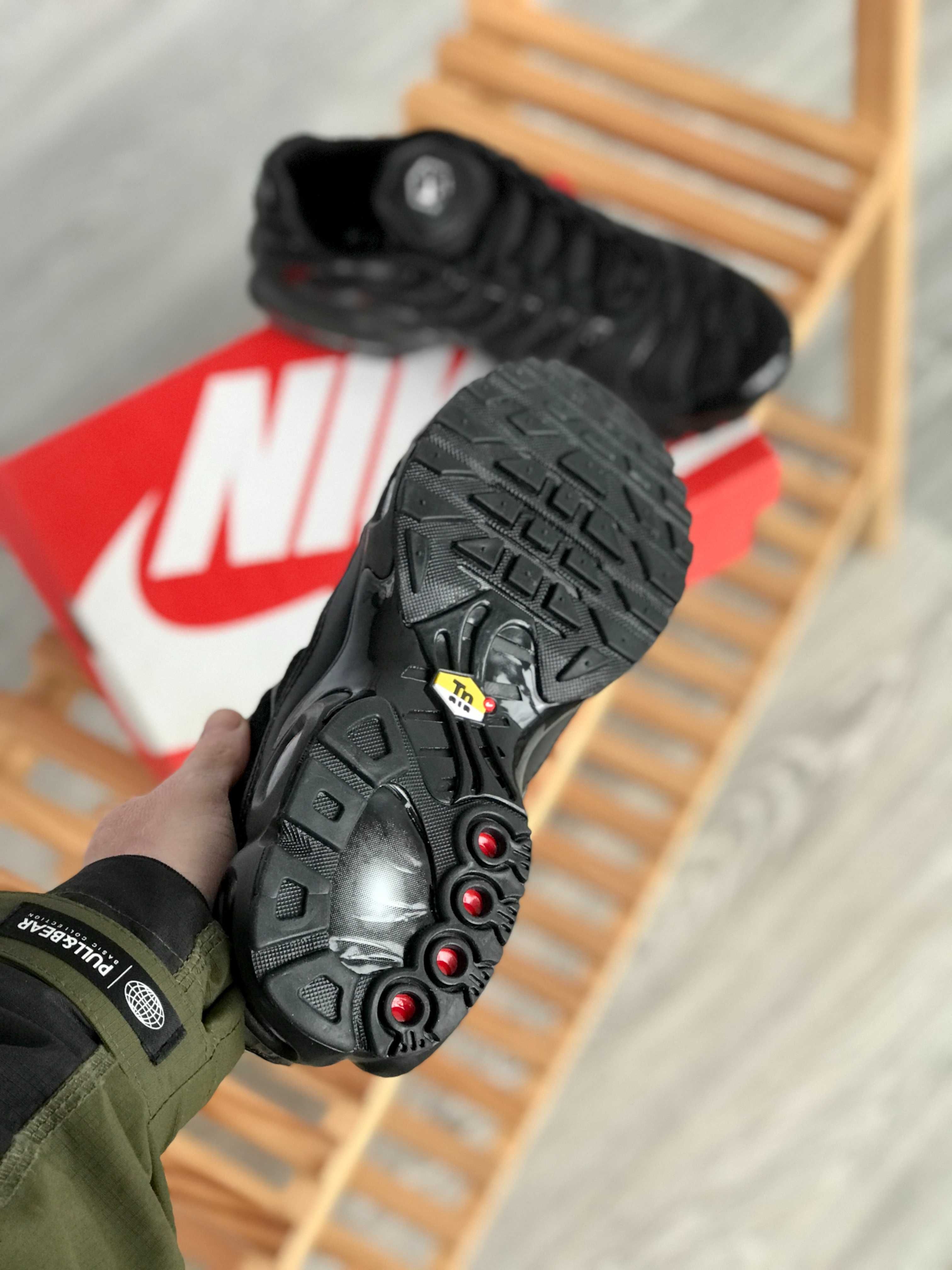 Кроссовки мужские кожаные Nike Tn+ черные белые / кросы Найк Тн+ сетка