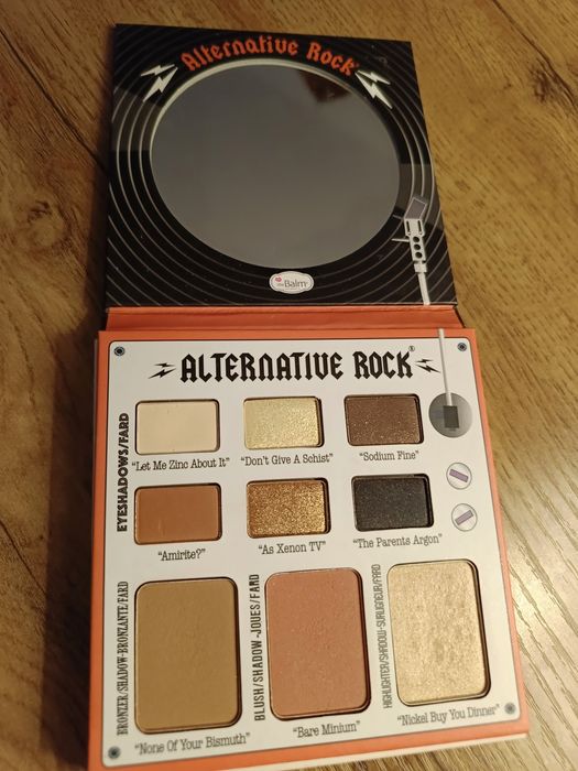 Paleta cieni z firmy the Balm.