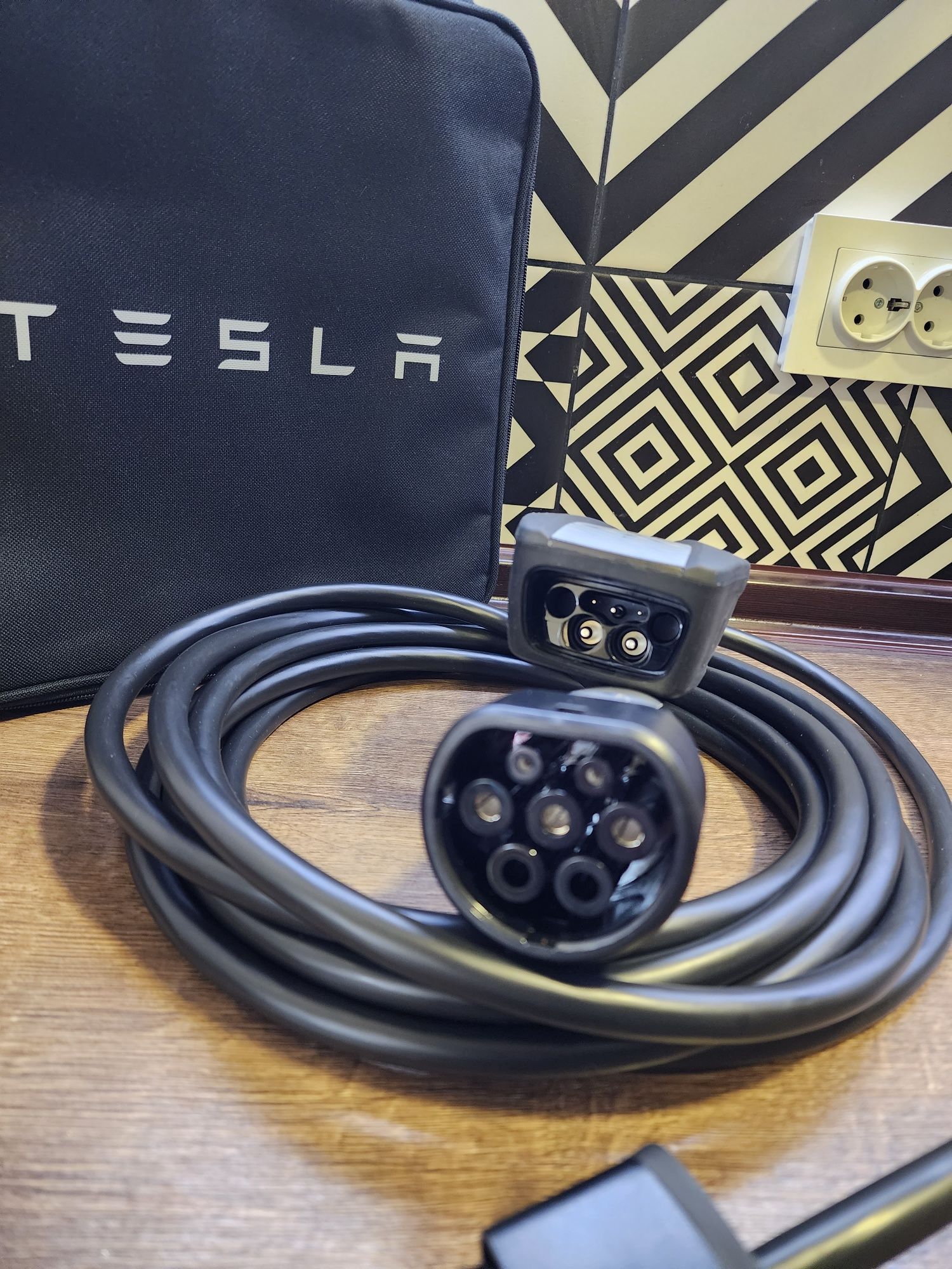 Скоростное зарядное устройство Tesla 32 A тесла зарядний кабель новый
