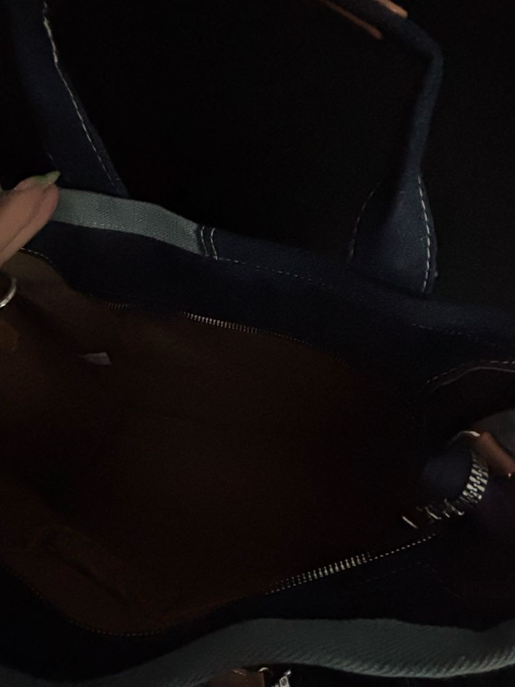 Mala tira como “THE TOTE BAG”