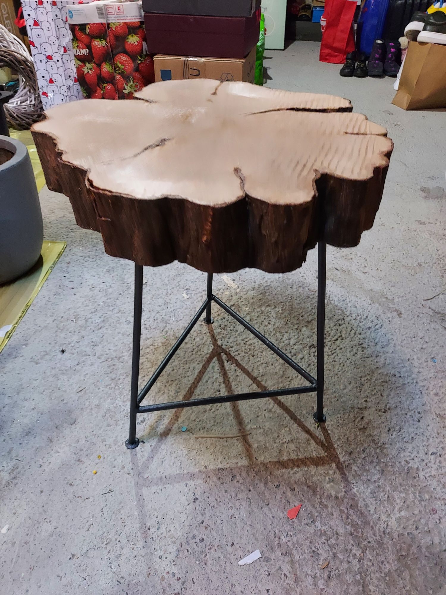 Stolik kawowy loftowy maly zgrabny plaster drewna