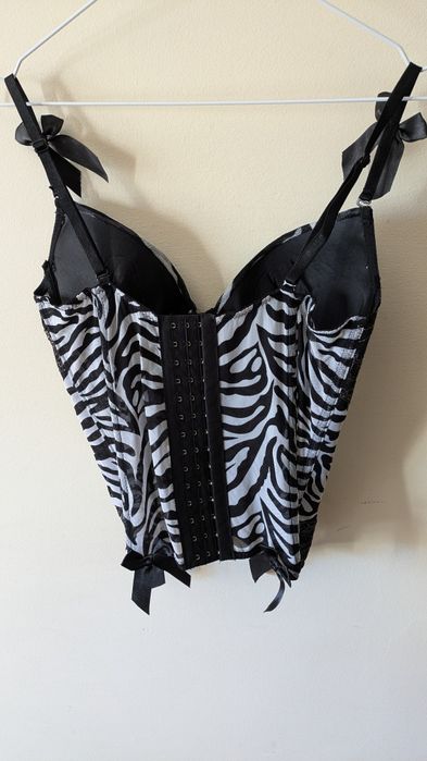 Corpete cinzento e preto