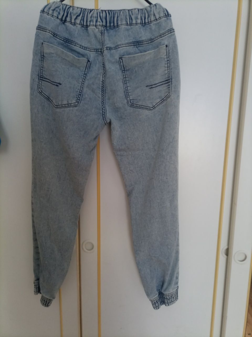 Spodnie joggery L