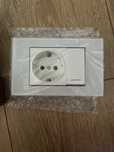 Tomada com interruptor de luz