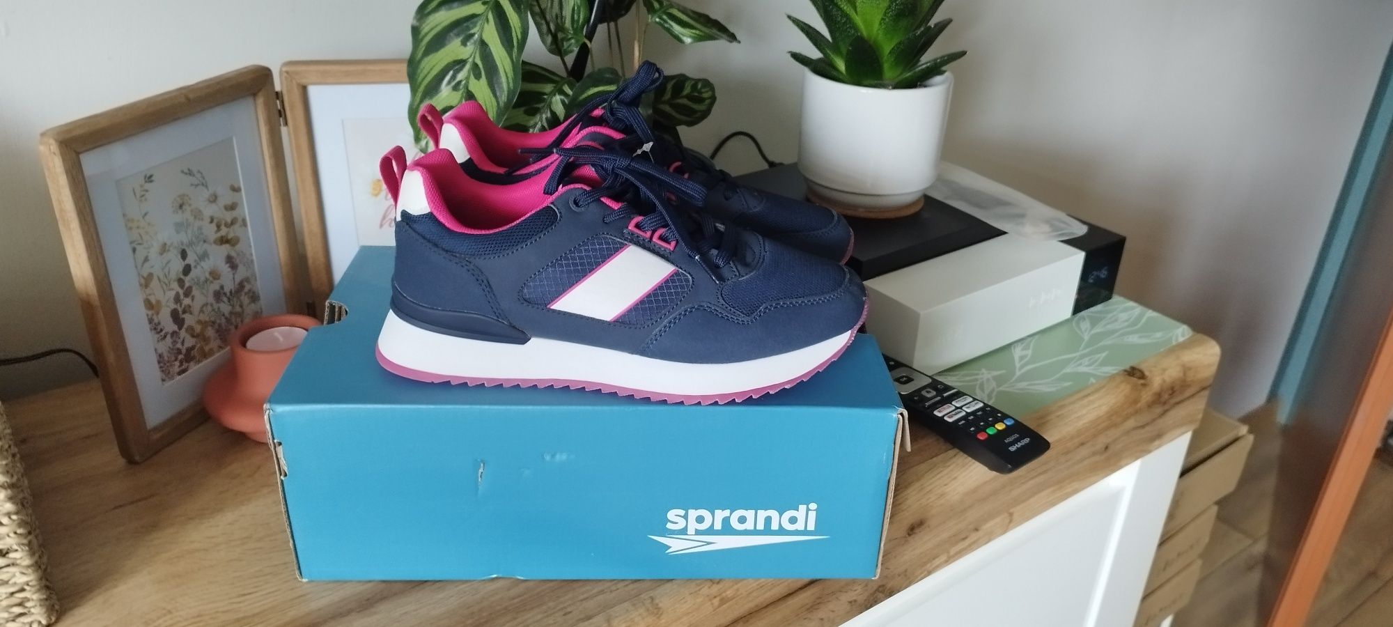 Buty sneakersy Sprandi damskie rozmiar 37 granat  CCC