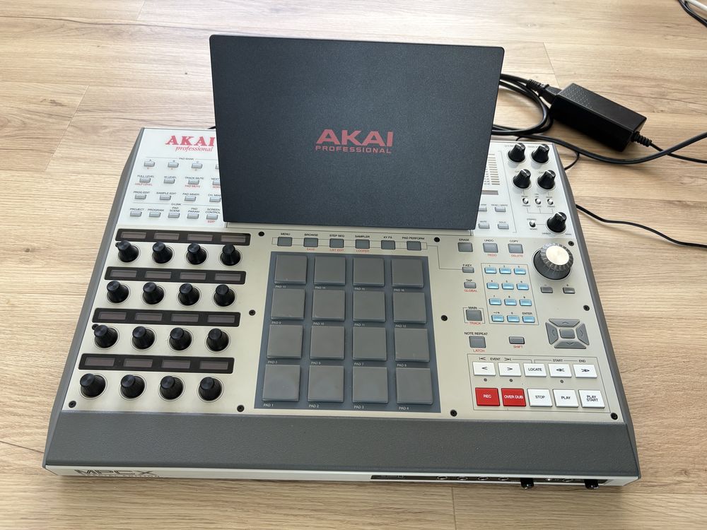 Akai MPC X SE special edition como novo