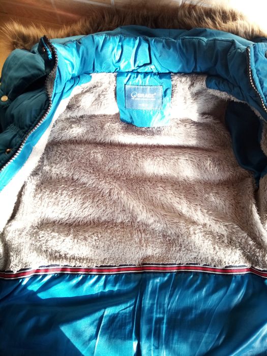 Куртка зимова на 10-12 років.