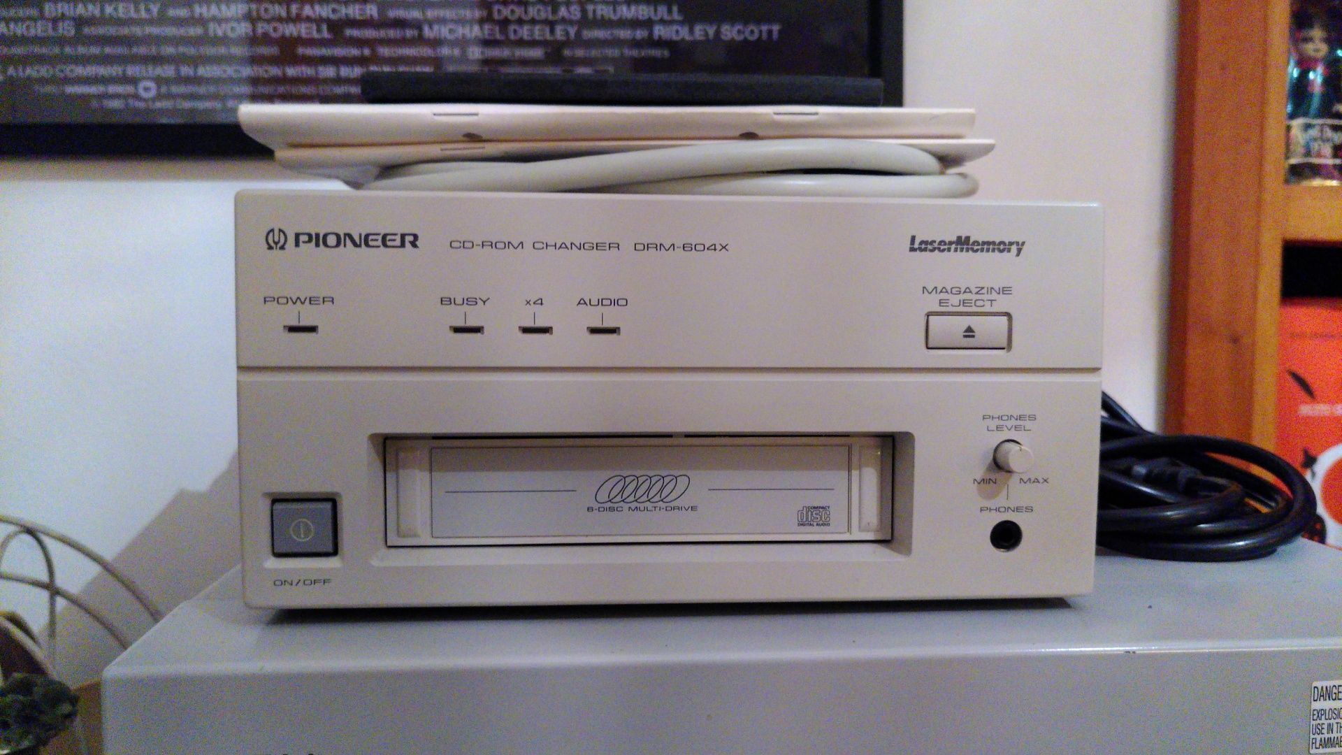 Drive CD-ROM Pioneer DRM-604X.