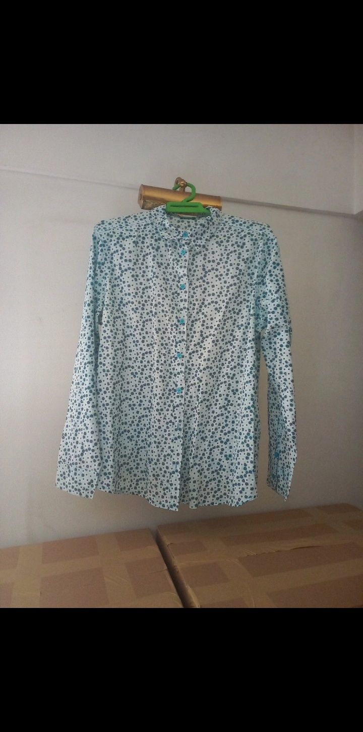 Camisa florida azul Benetton