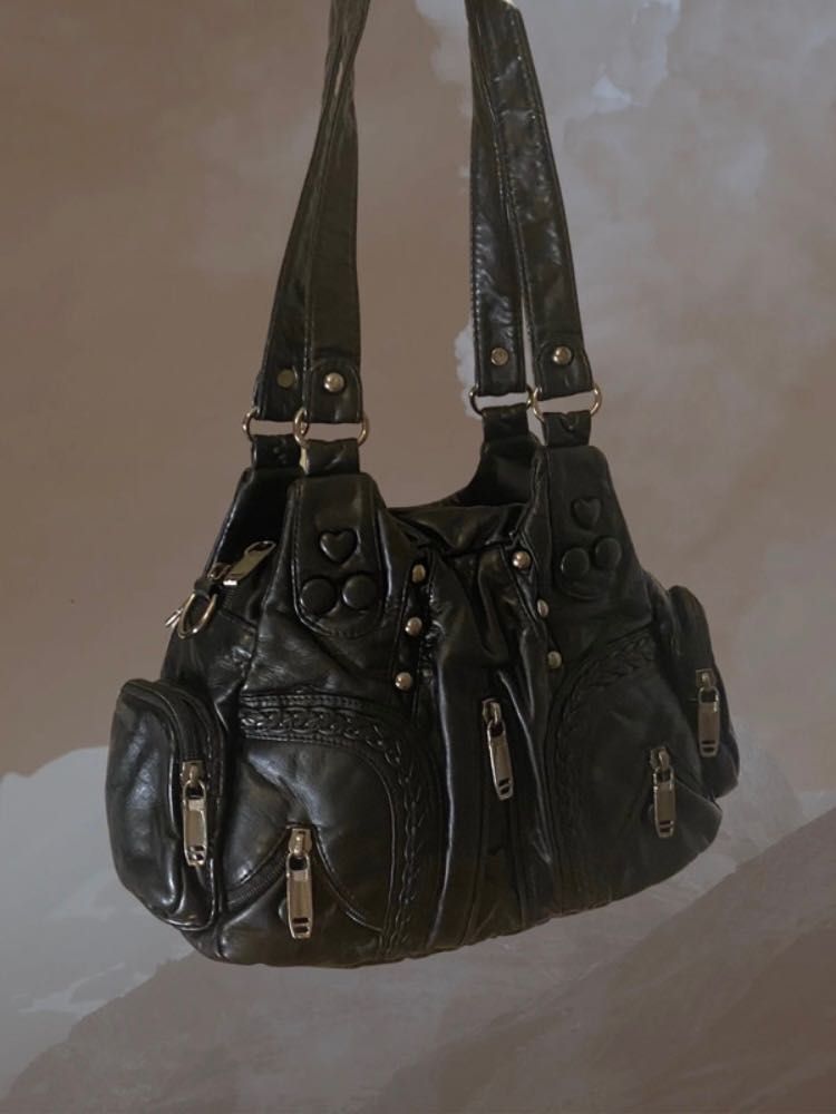 Torebka retro sztuczna skóra goth avant garde z zawieszką breloczek