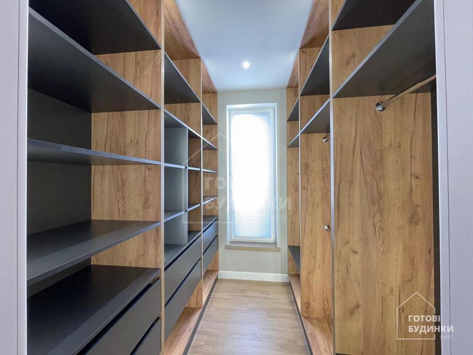 Сучасний будинок серед соснового лісу в КМ Нова Ходосівка