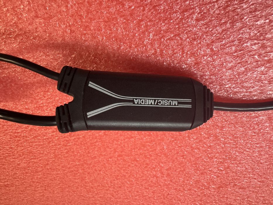 Adaptador audio Bmw / Mini original para Iphone