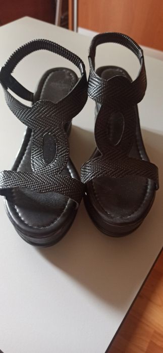 Продам босоніжки 39 розмір