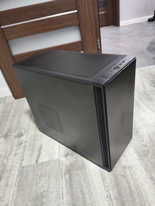 Komputer Fractal design FX 8350 monitor 24 16gbram 500gb ssd rx580 8gb