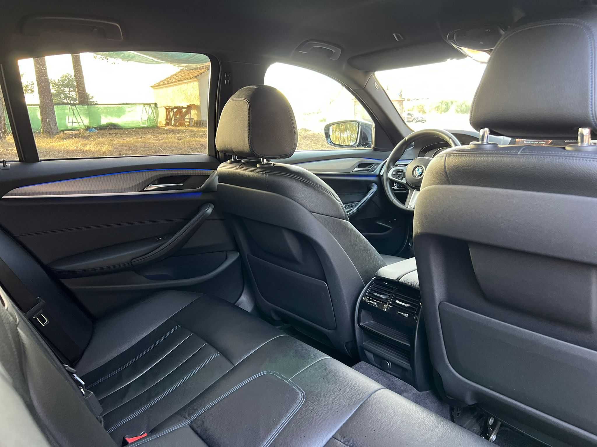 BMW 530e Pack M versão híbrida plug-in