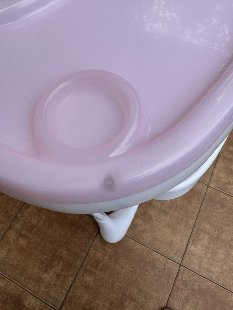 Różowe krzesełko do karmienia Kinderkraft Yummy regulowane