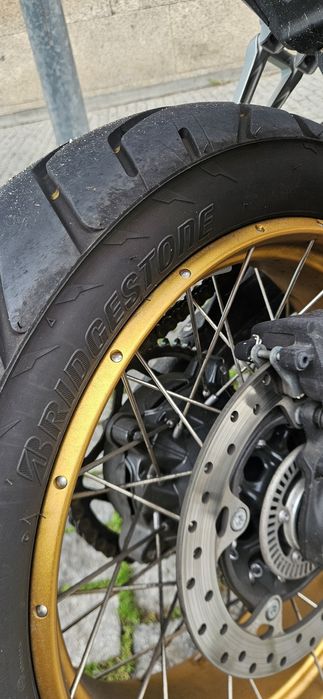 Pneus quase novos montados em bmw gs 900