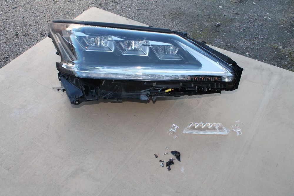 Фара Lexus LX450d 2017 рік