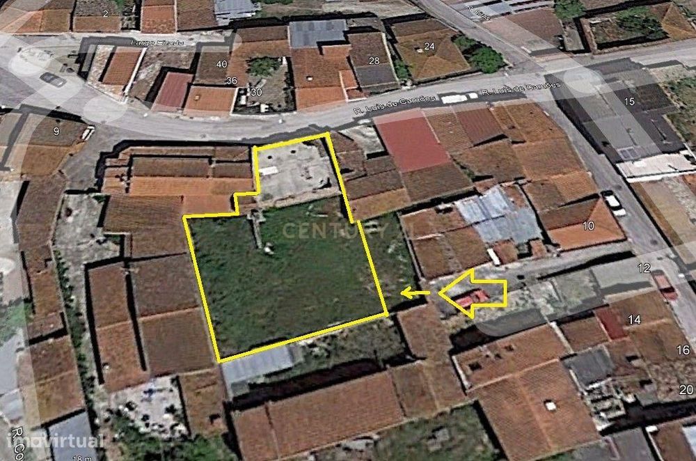 Moradia para reconstruir com terreno - Ameal - Taveiro