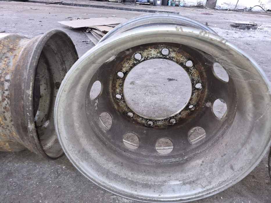 Диски вантажні  металеві 9.00*R22,5 10 отворів тягач