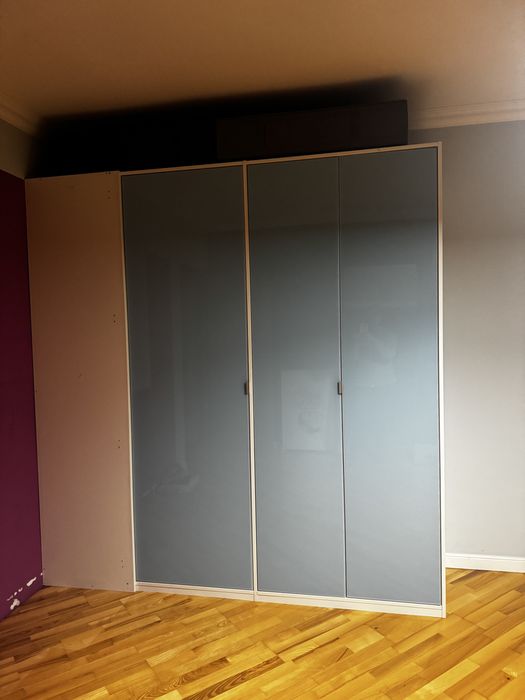 Szafa z drążkami na ubrania,