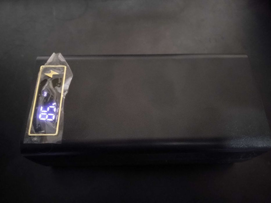 Огромный повербанк 40000 мАч