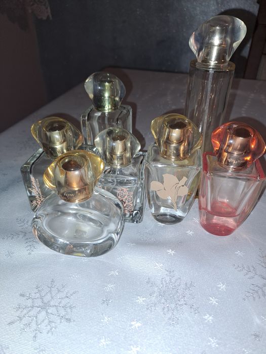 Kolekcja flakoników po perfumach