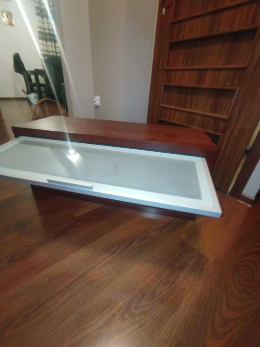 Witryna z mleczną szyba