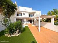 Moradia com Quintal e Garagem para Venda em Albufeira, Algarve