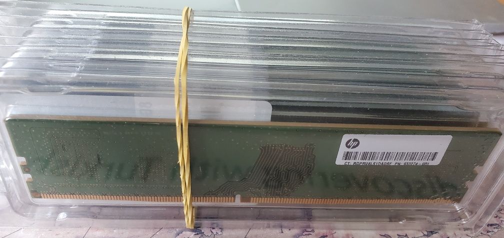 Повнорозмірні плашки ddr4 по 8 Гб, 16 Гб