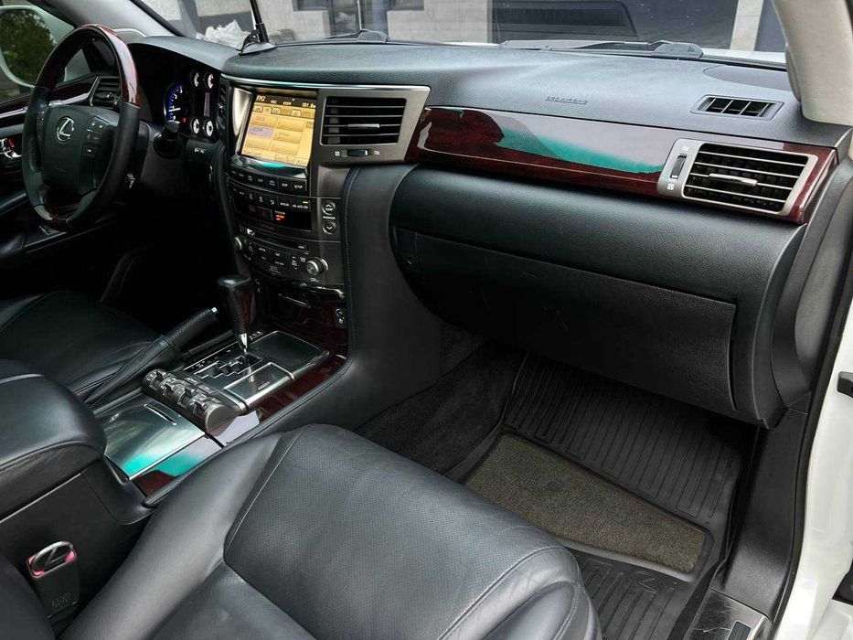 Lexus LX 570 AT 2011