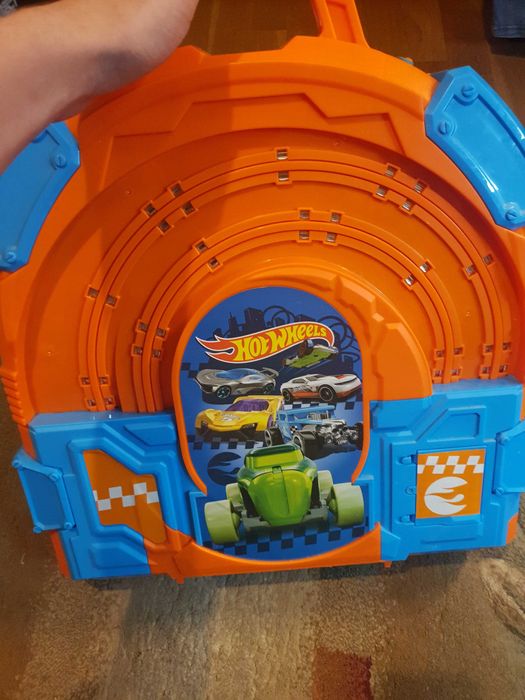 Hot wheels tor rozkładany z elektrycznymi autkami
