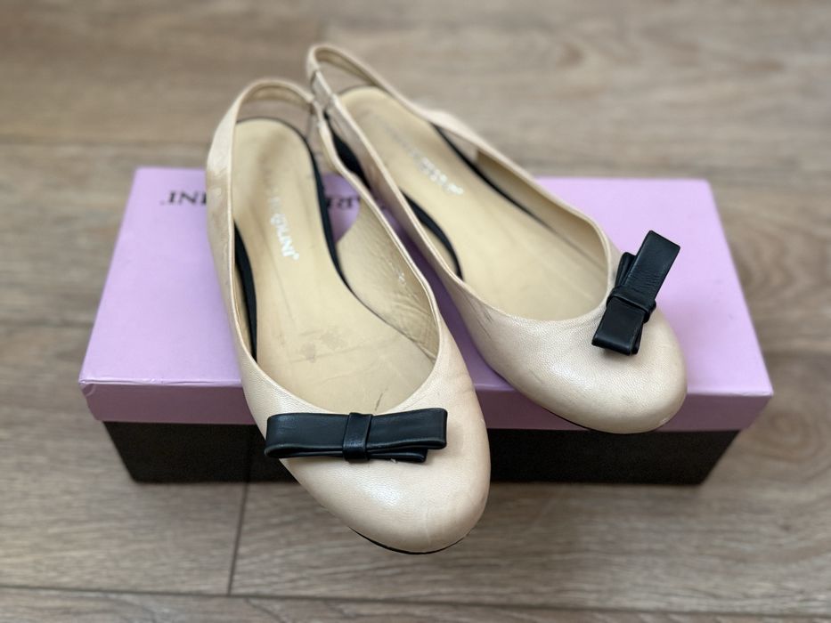 Легкі туфлі без підборів