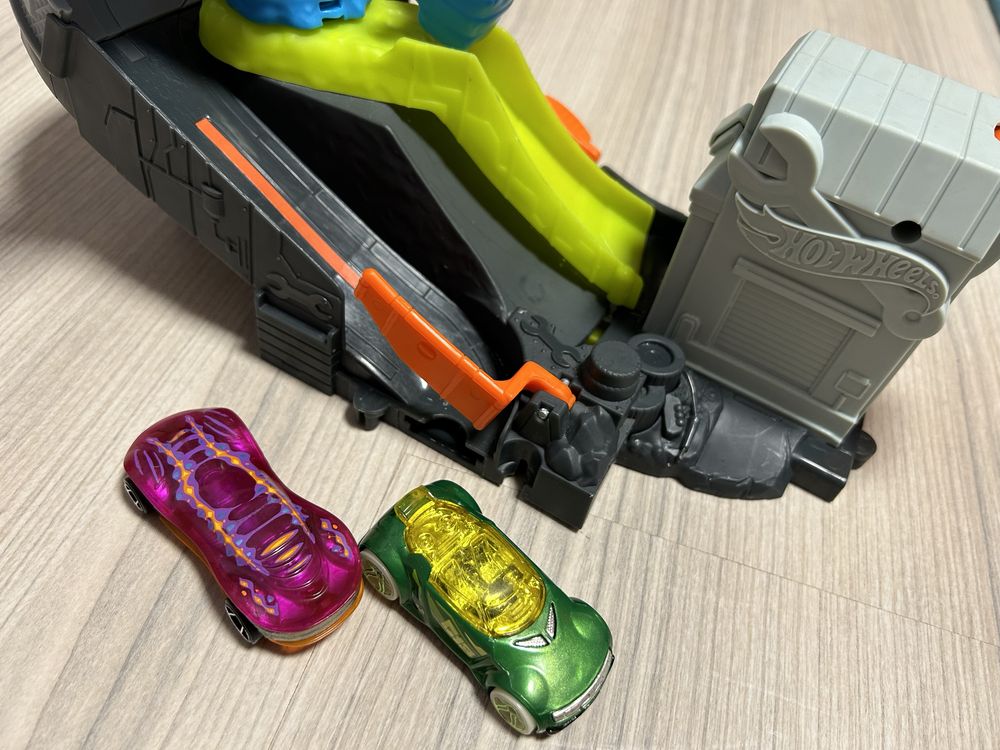 Игровой набор Хот Вилс Атака ядовитой гориллы Hot Wheels